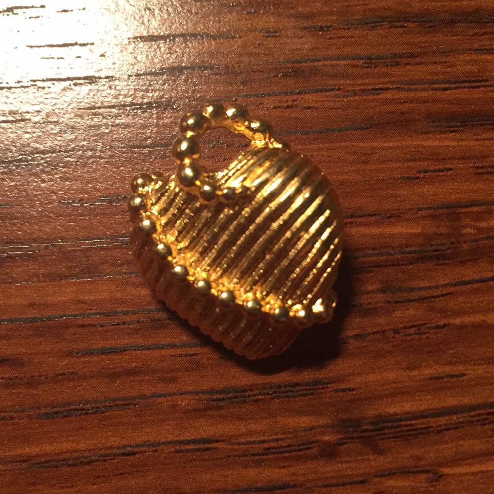 3-Dimensional golden heart charm